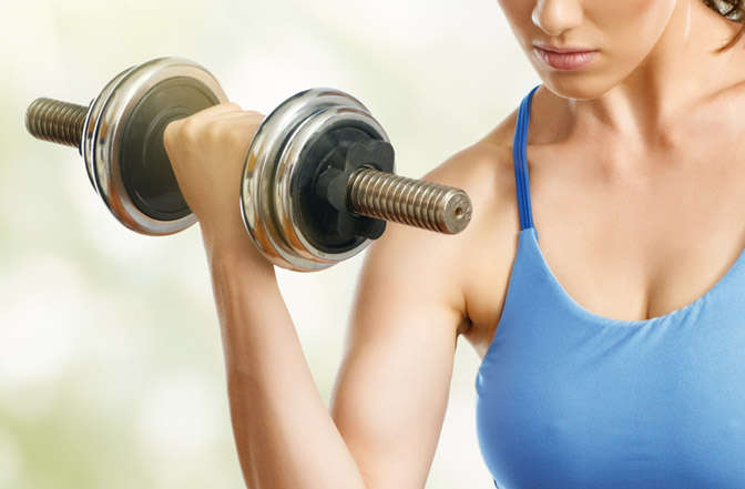 ejercicios bíceps en casa
