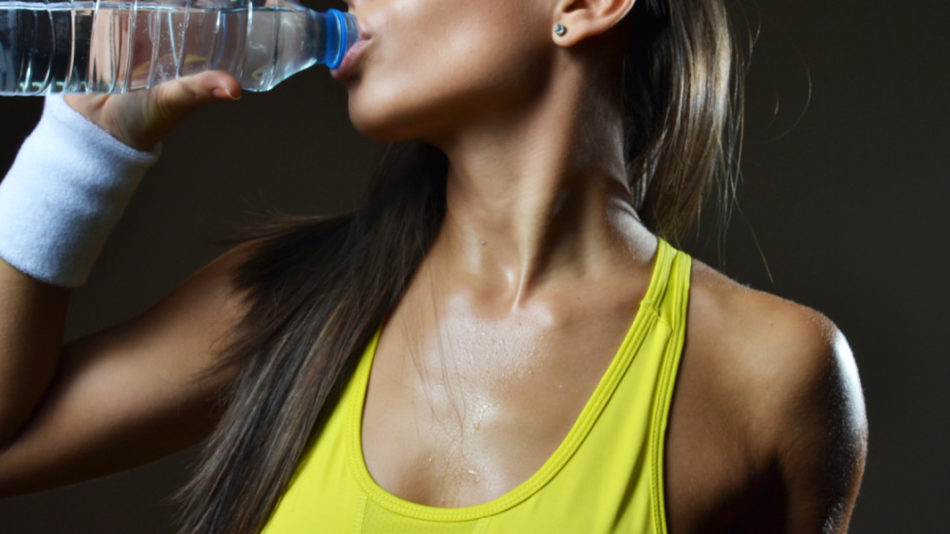 por qué beber más agua